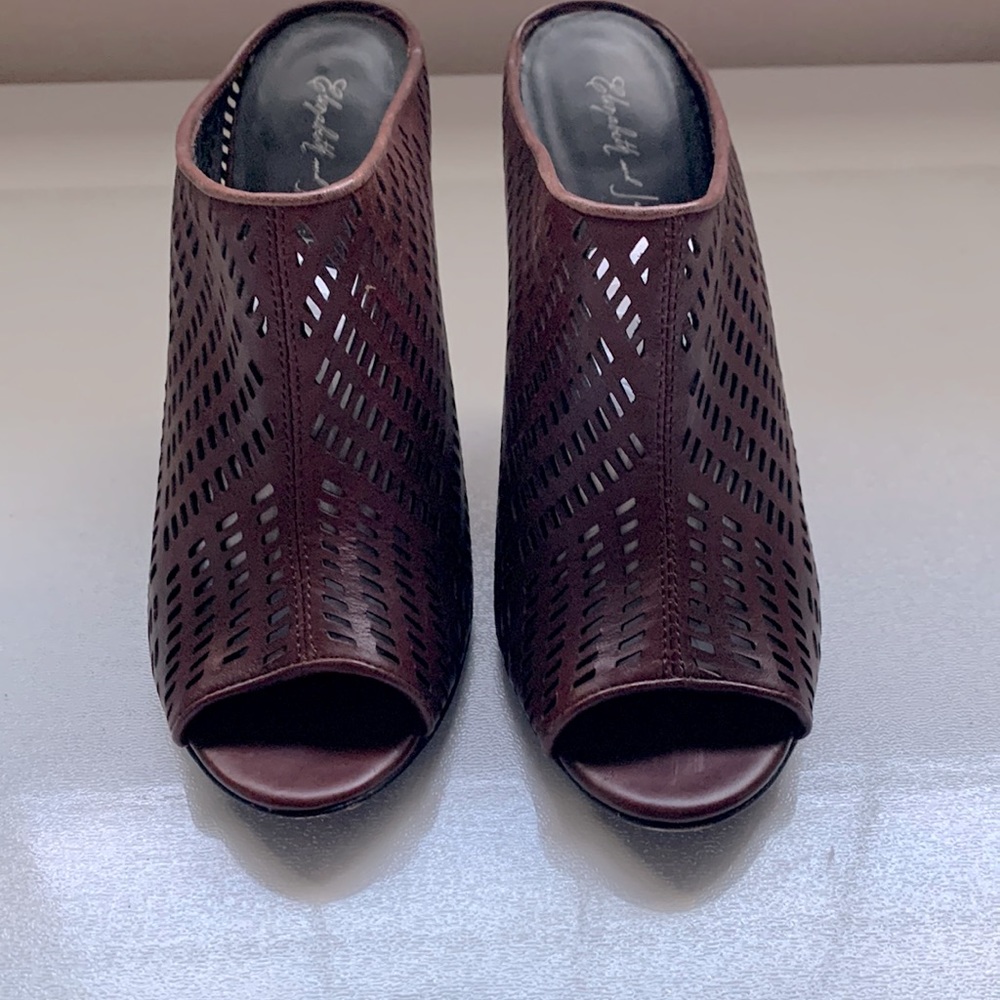 Super unique brown leather pumps by Elizabeth and James. Worn once. 8.5